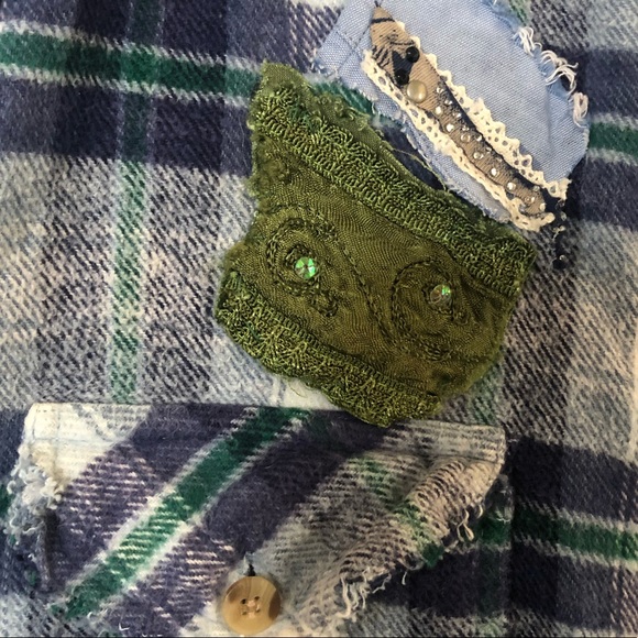 Top Flanel Shirt sleeveless and Upcycled - Picture 11 of 13